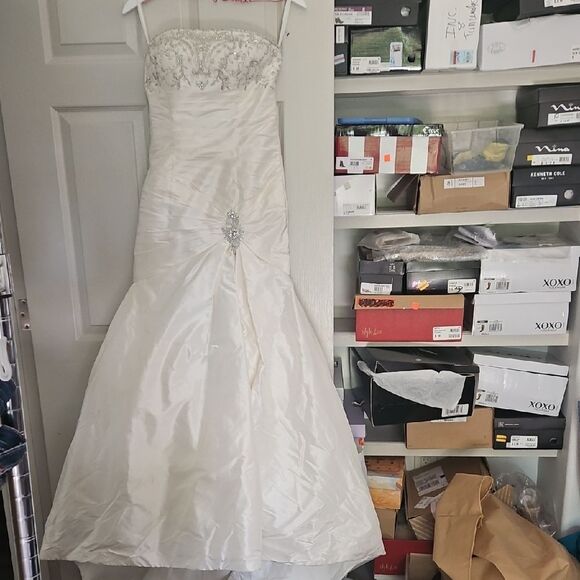 Piccione Ivory Strapless Wedding Gown with Embellished Bodice - Picture 2 of 13